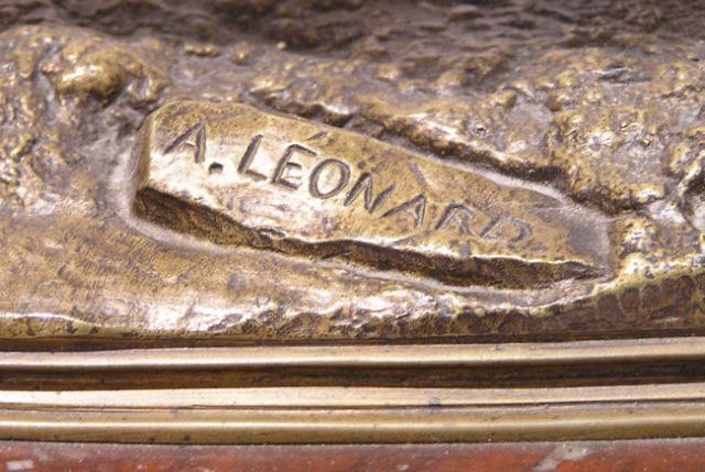 Signature sur bronze de Agathon Léonard