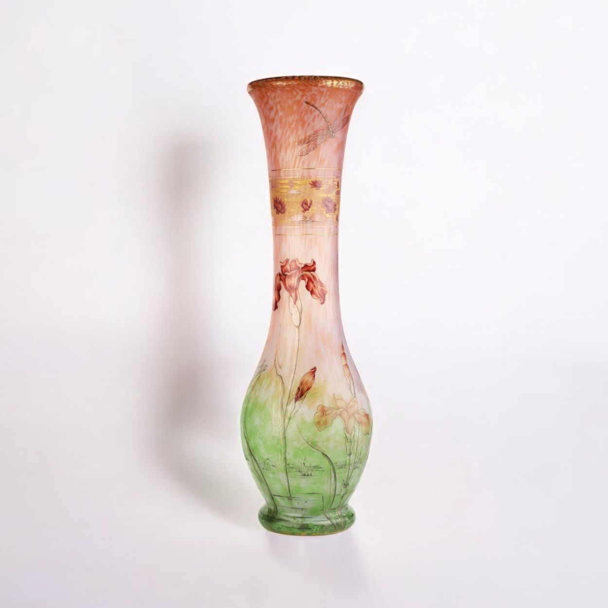 Daum, vase en cristal à décor d'iris