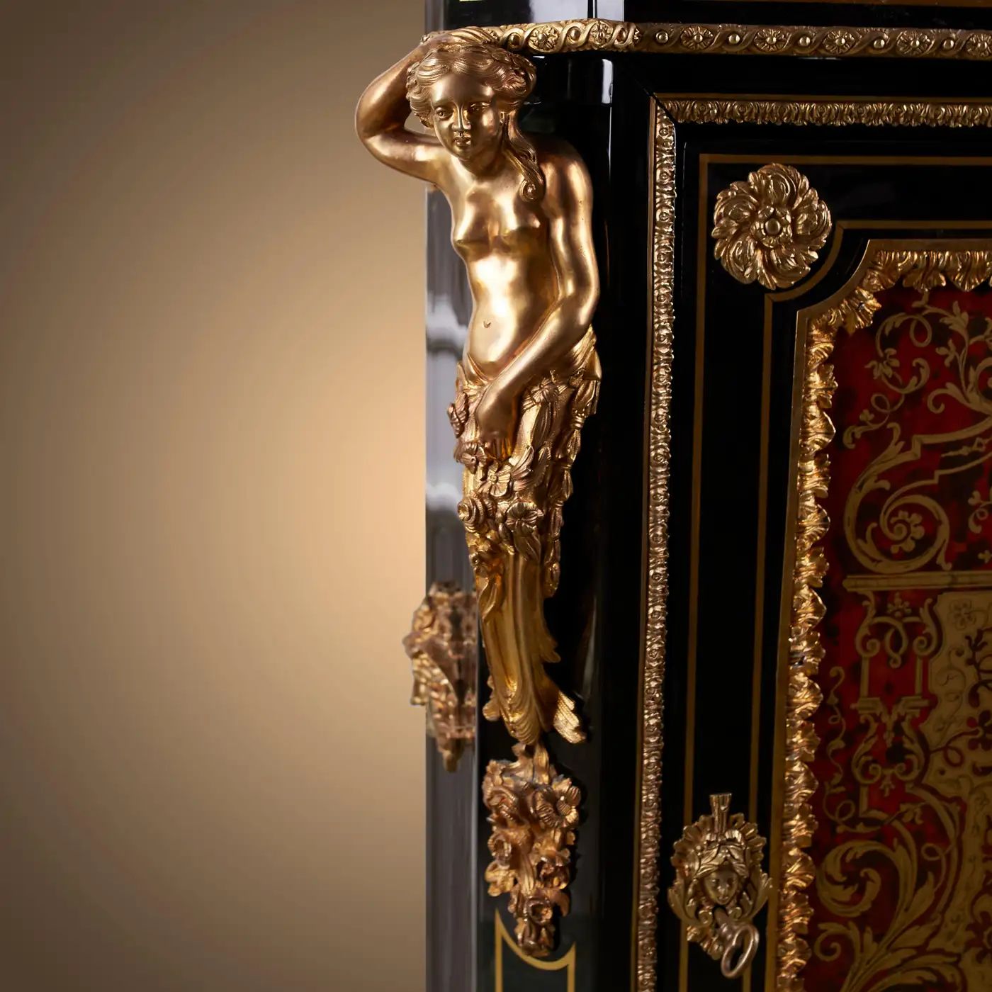 Détail d'une armoire en marqueterie Napoléon III